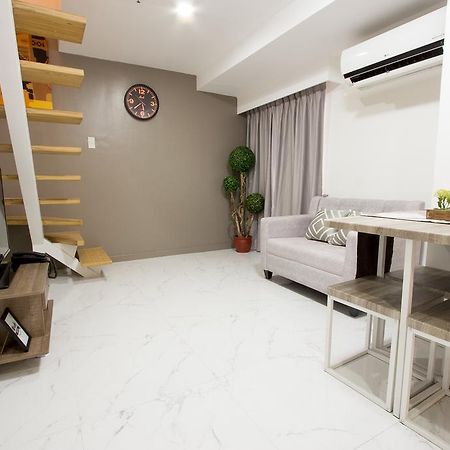 Oasis Regency @ Fort Victoria BGC Taguig Buitenkant foto