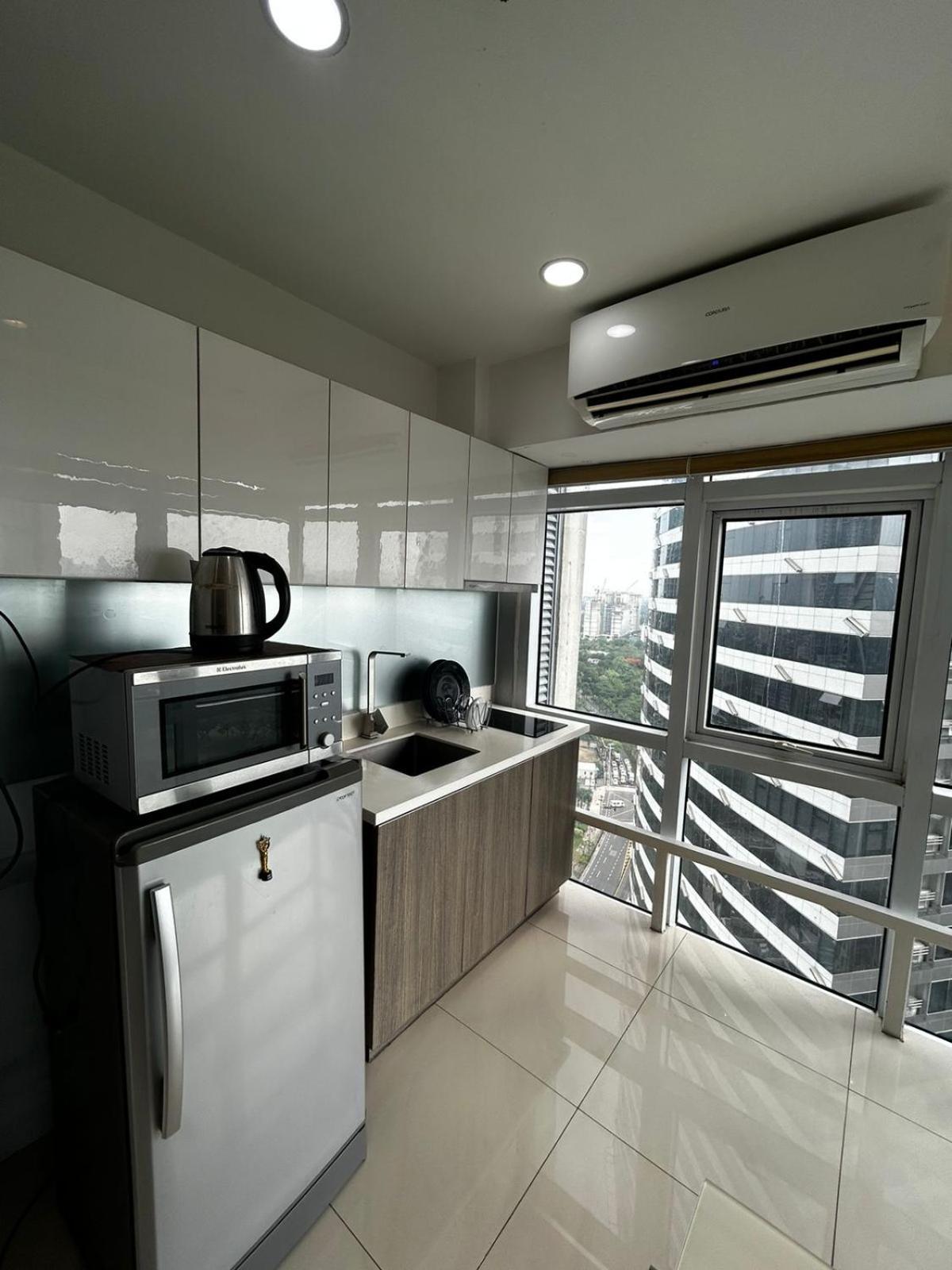 Oasis Regency @ Fort Victoria BGC Taguig Buitenkant foto