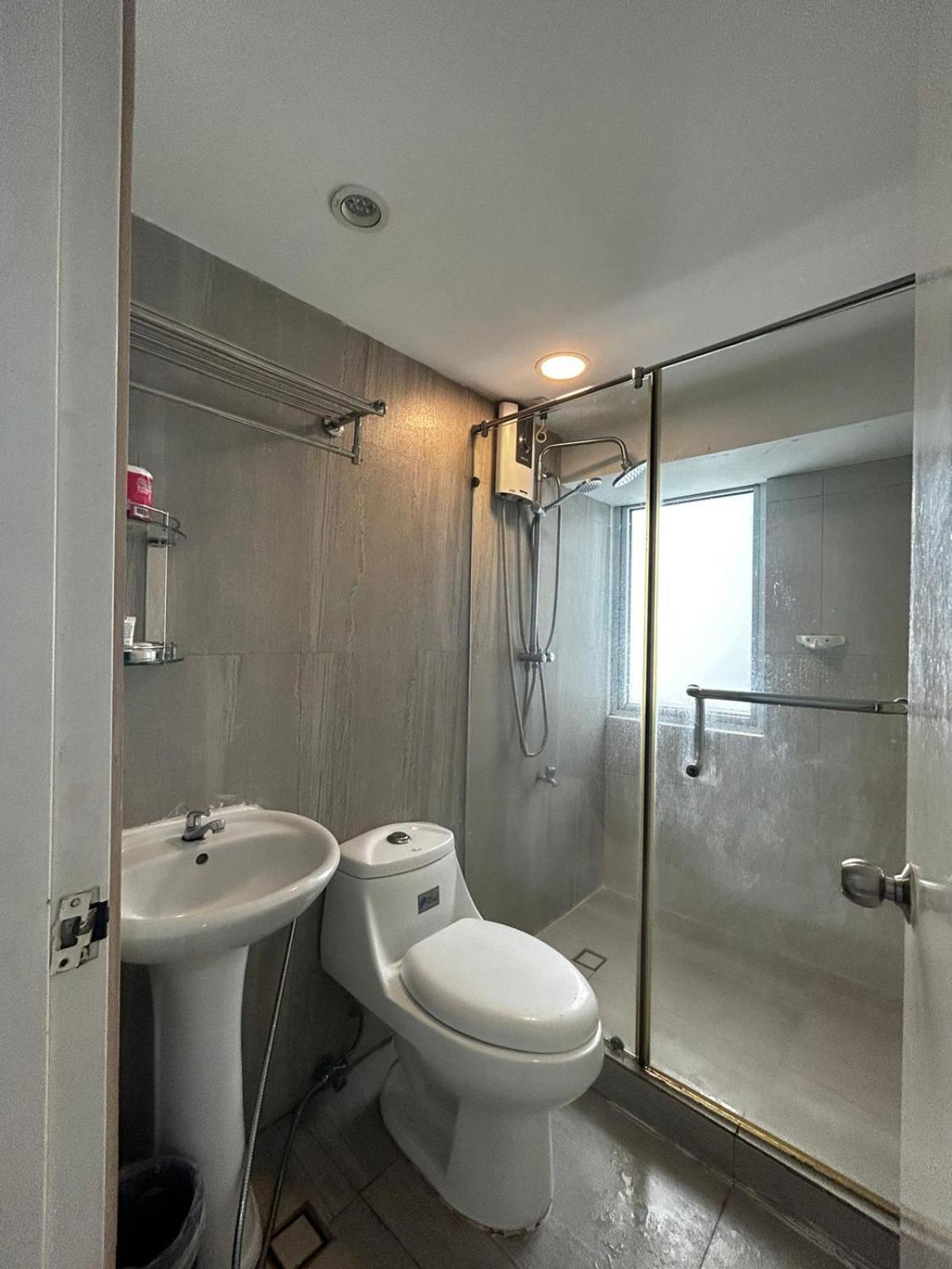 Oasis Regency @ Fort Victoria BGC Taguig Buitenkant foto