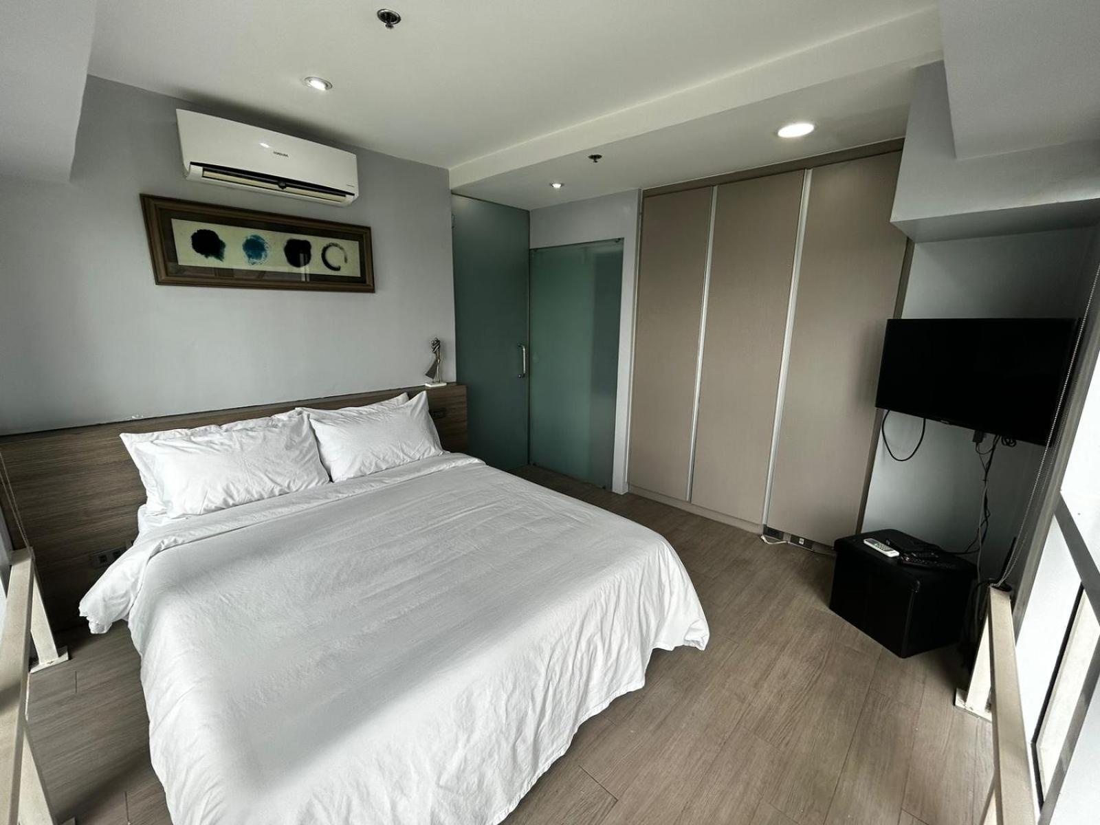 Oasis Regency @ Fort Victoria BGC Taguig Buitenkant foto