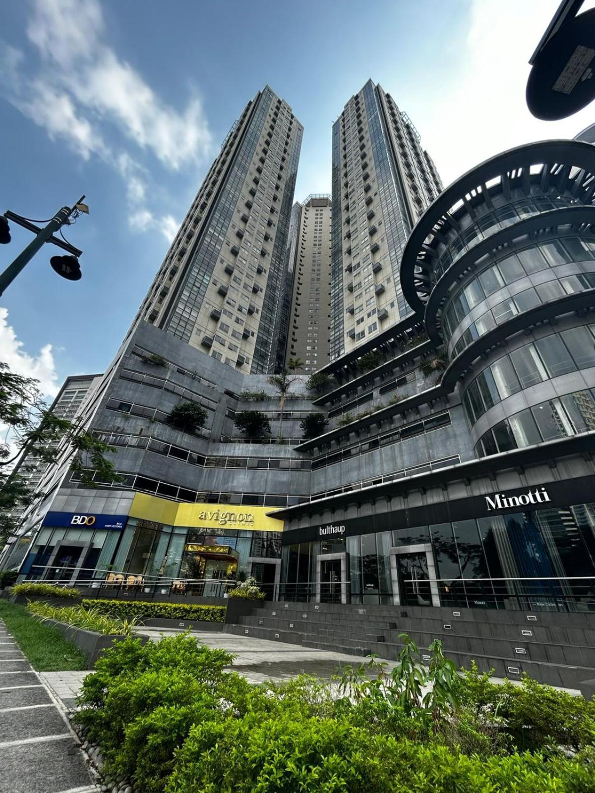 Oasis Regency @ Fort Victoria BGC Taguig Buitenkant foto