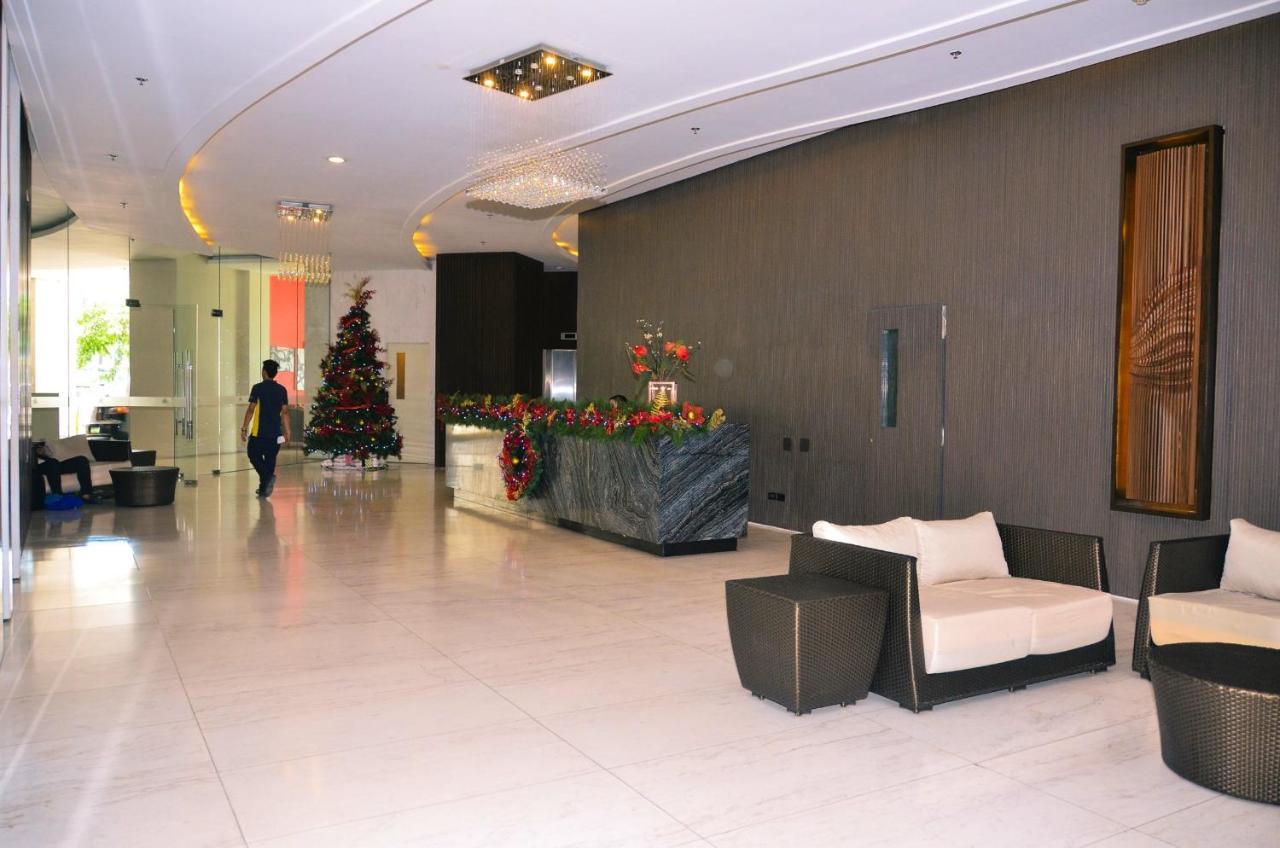 Oasis Regency @ Fort Victoria BGC Taguig Buitenkant foto