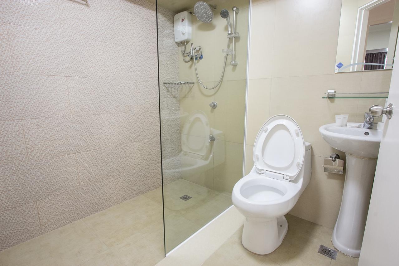 Oasis Regency @ Fort Victoria BGC Taguig Buitenkant foto