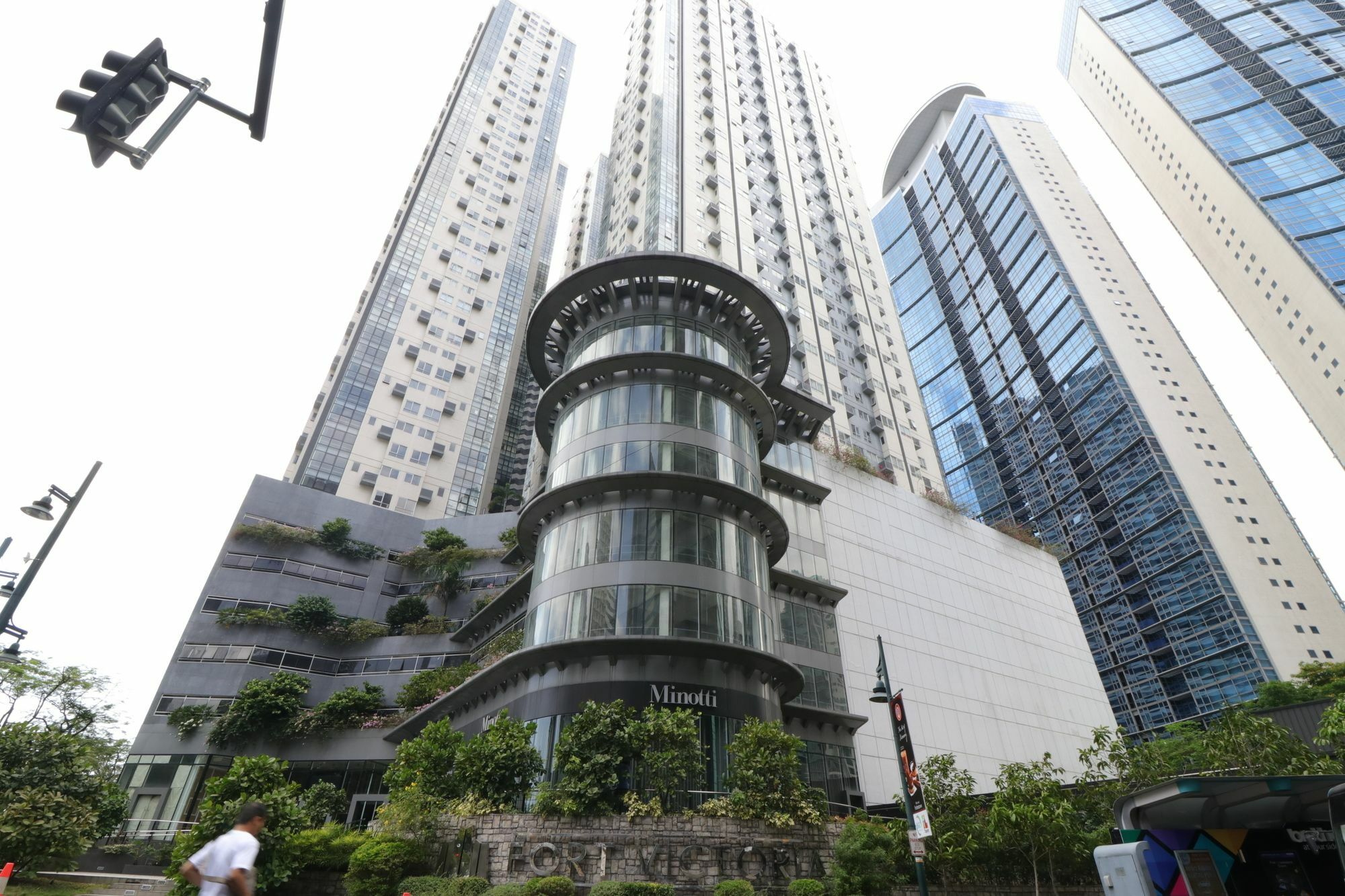 Oasis Regency @ Fort Victoria BGC Taguig Buitenkant foto