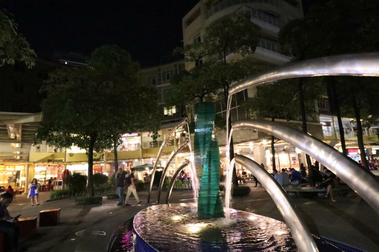 Oasis Regency @ Fort Victoria BGC Taguig Buitenkant foto