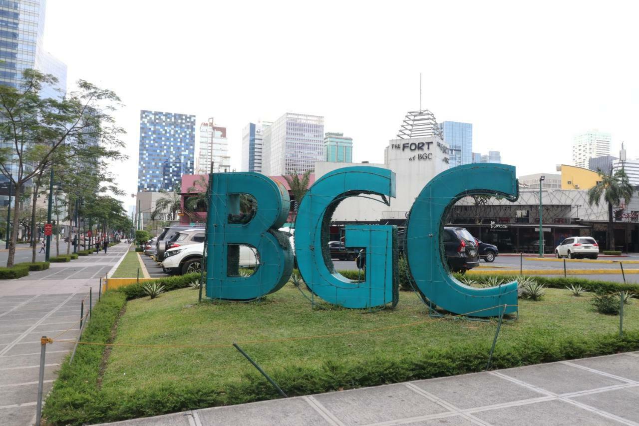 Oasis Regency @ Fort Victoria BGC Taguig Buitenkant foto