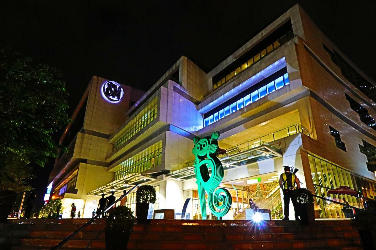 Oasis Regency @ Fort Victoria BGC Taguig Buitenkant foto