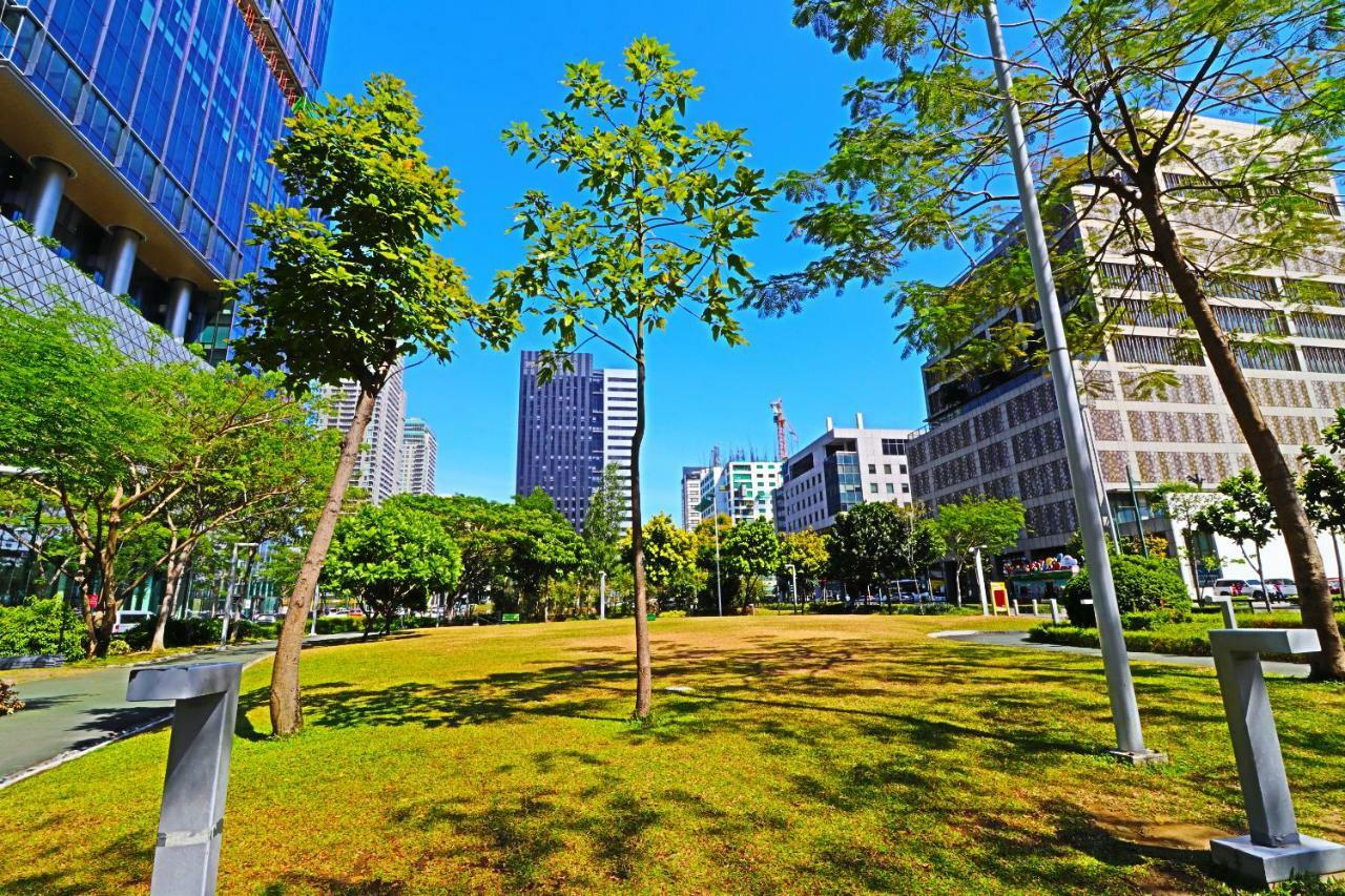 Oasis Regency @ Fort Victoria BGC Taguig Buitenkant foto