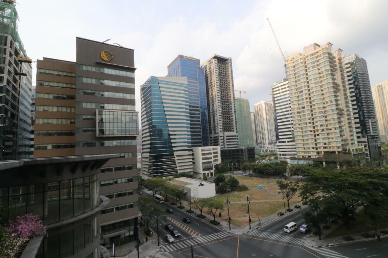 Oasis Regency @ Fort Victoria BGC Taguig Buitenkant foto