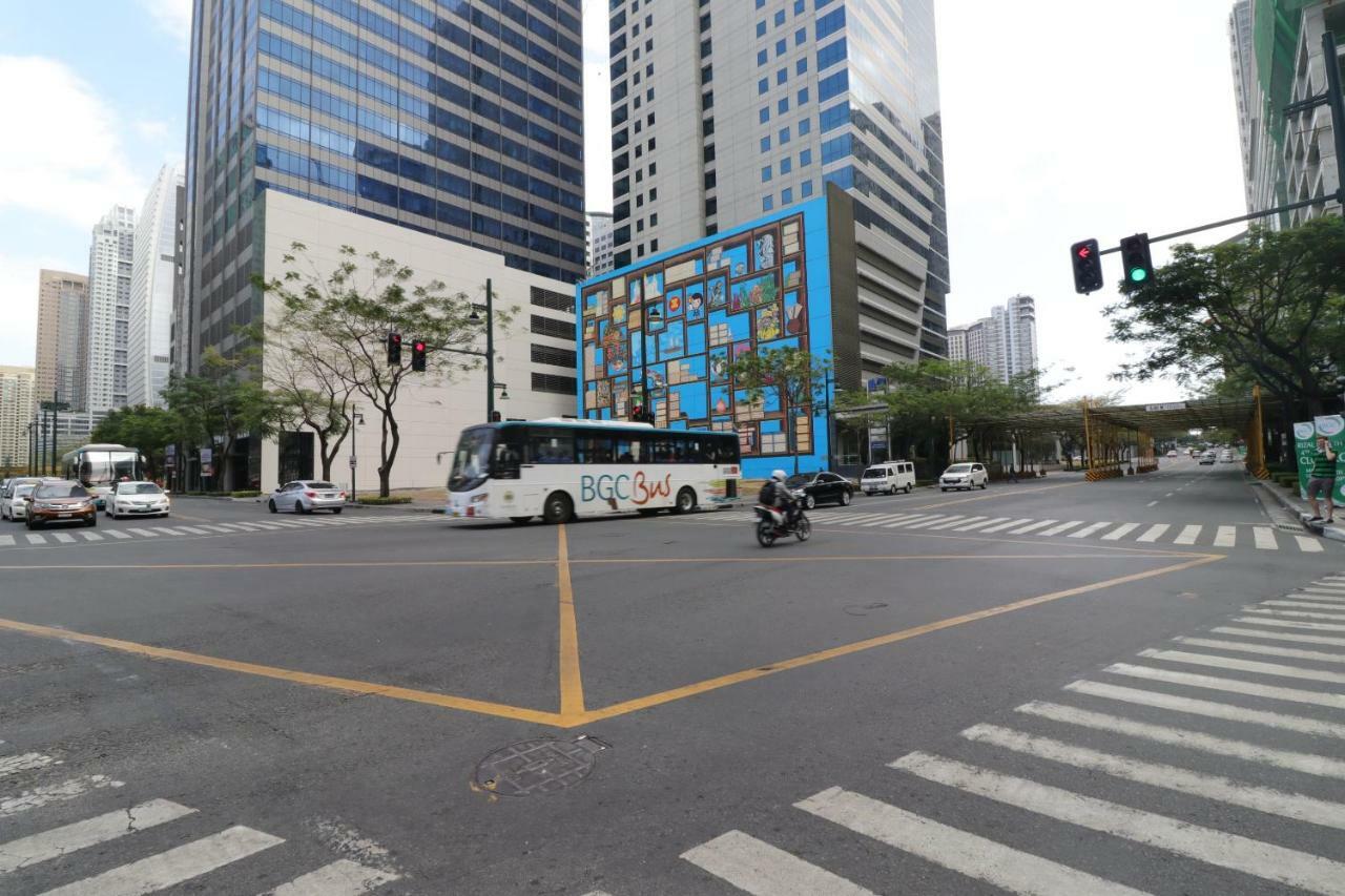Oasis Regency @ Fort Victoria BGC Taguig Buitenkant foto