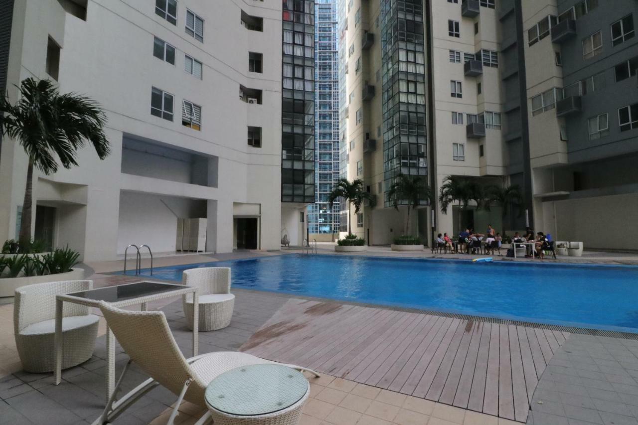 Oasis Regency @ Fort Victoria BGC Taguig Buitenkant foto